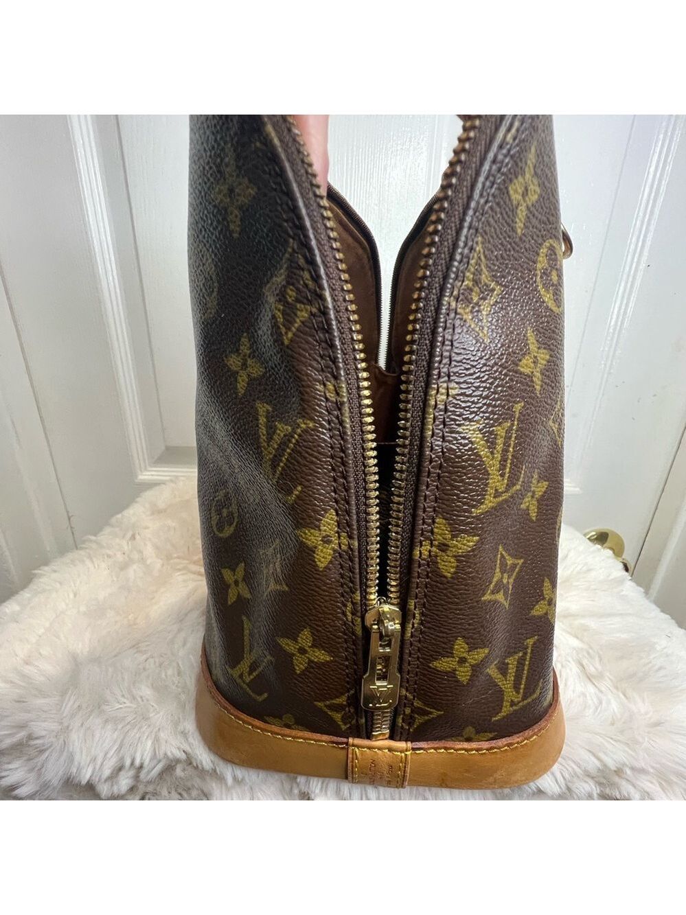 ❤️ LOUIS VUITTON “HOST PICK” MONOGRAM ALMA PM - Picture 5 of 16